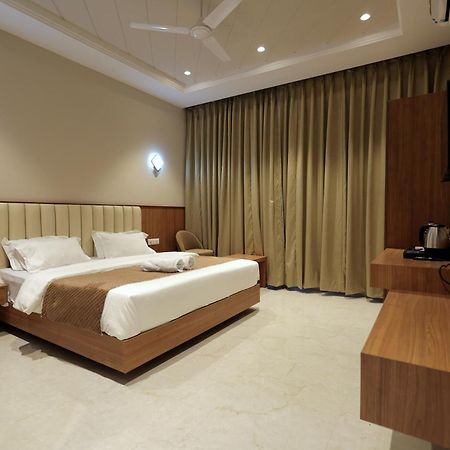 Hotel Regal Palm Moradabad Bagian luar foto