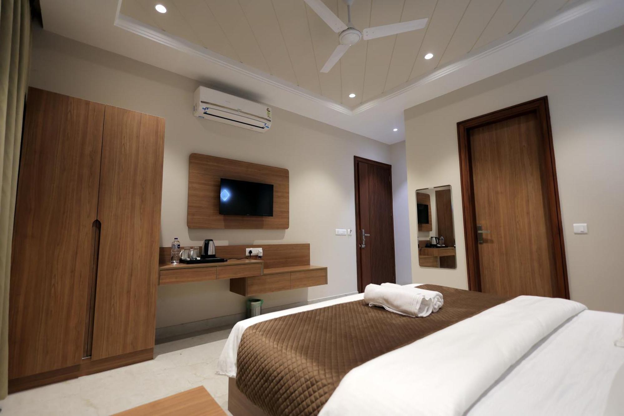 Hotel Regal Palm Moradabad Bagian luar foto