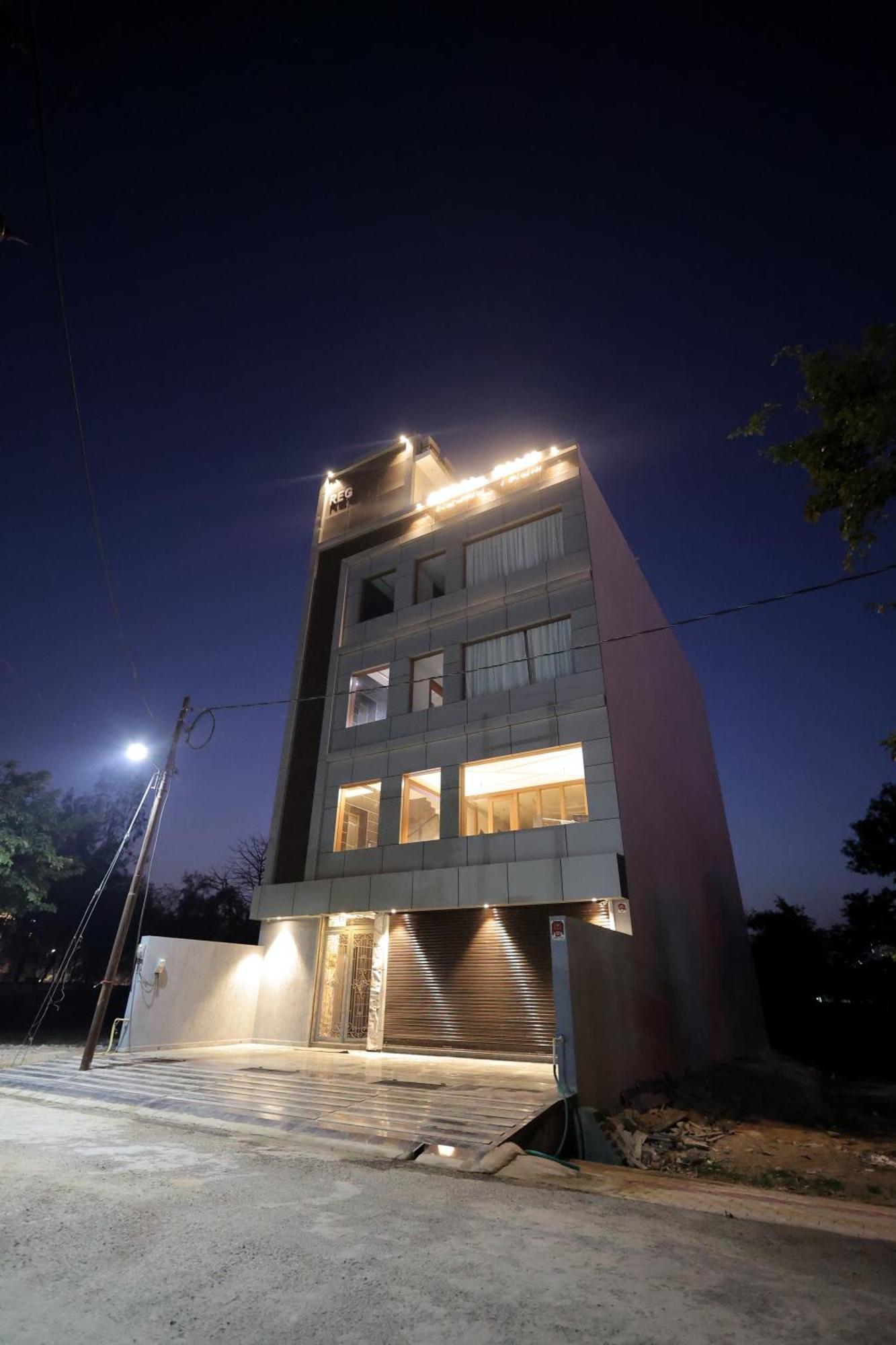 Hotel Regal Palm Moradabad Bagian luar foto