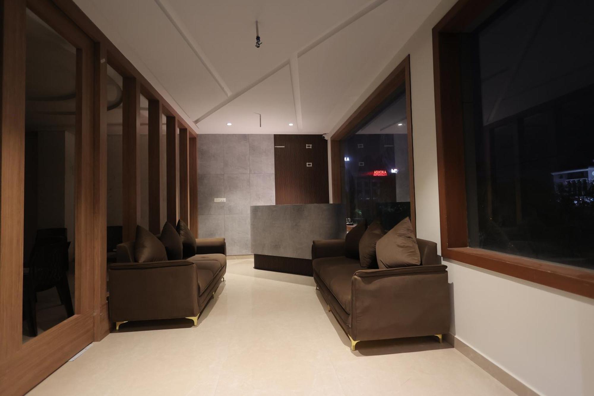 Hotel Regal Palm Moradabad Bagian luar foto
